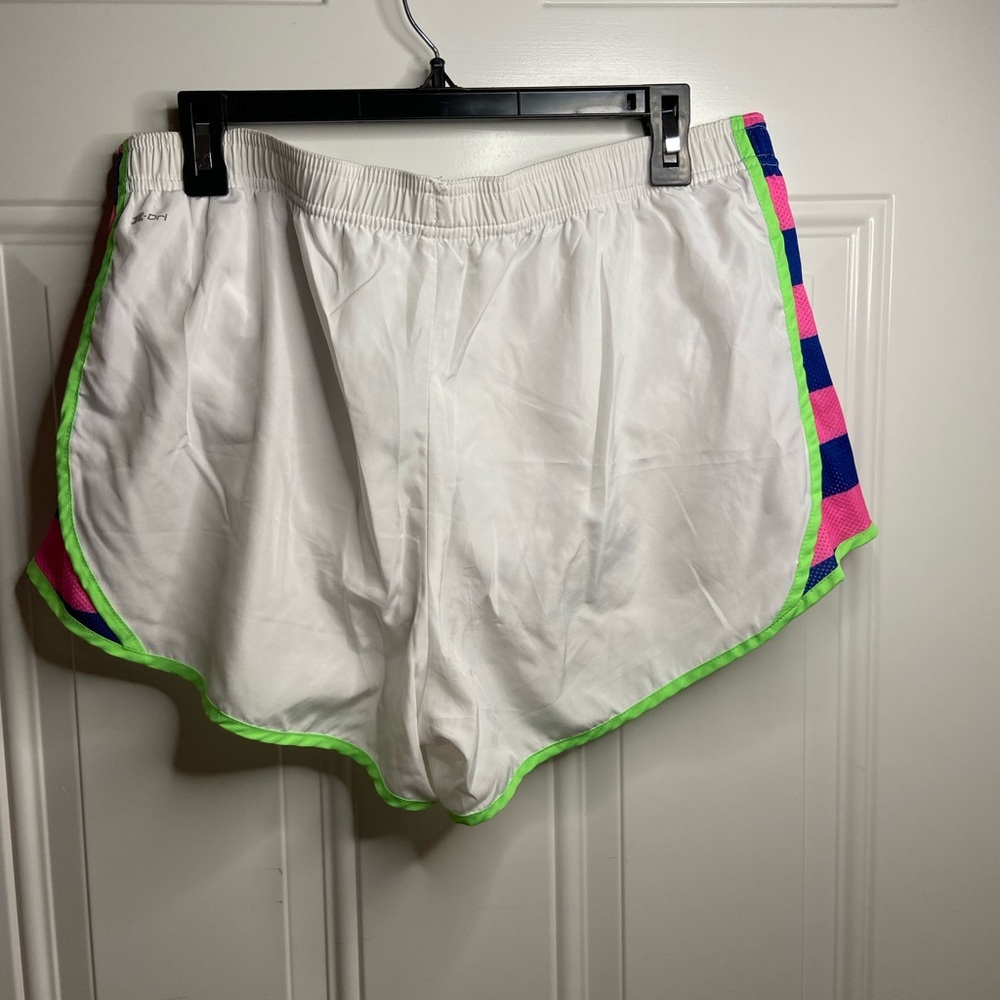 Woman’s running shorts size xl - Picture 2 of 3